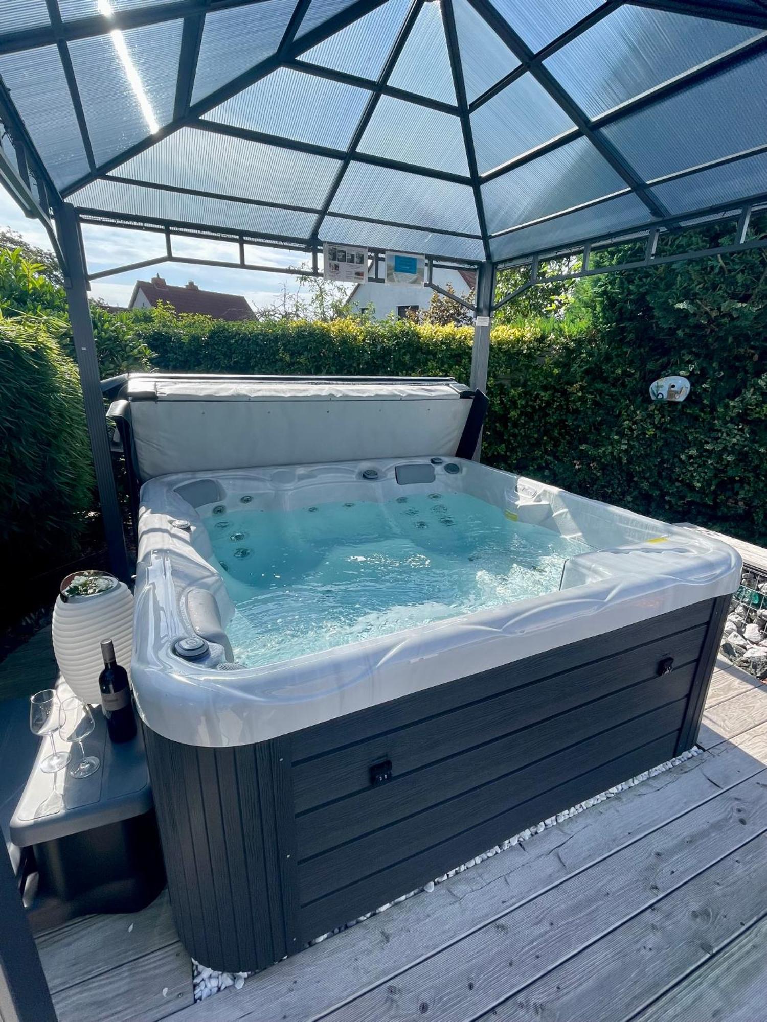 Ferienwohnung Schlossblick - 4 Sterne Sauna Pool Whirlpool Exklusiv Braunfels Exterior foto